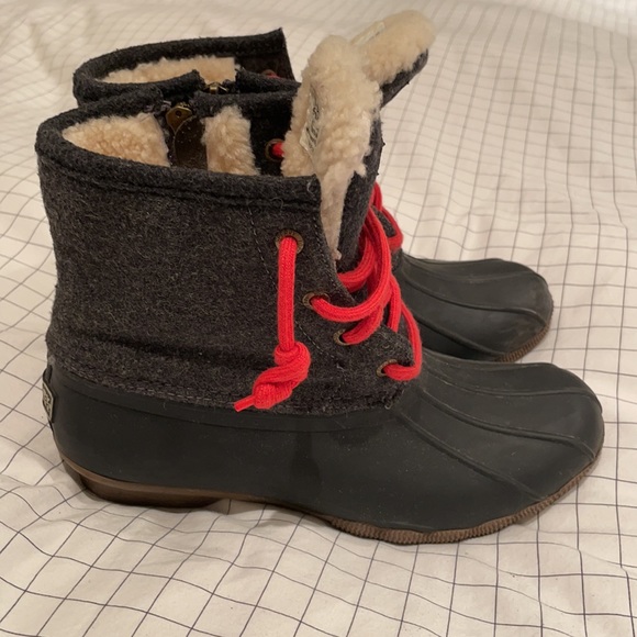 Wonens size 6 Sperry Boots. - Picture 4 of 5